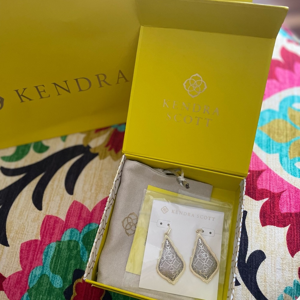 Kendra Scott "Addie" Drop Earring